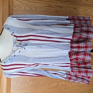 New burgandy blue and white top S